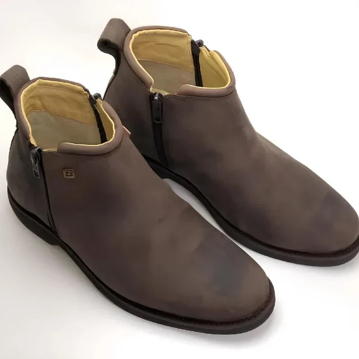 Kit Bota Zavu Casual Ortopédica Masculina de Cuero Legítimo + 3 REGALOS: Cinturón, Gorra y Cartera