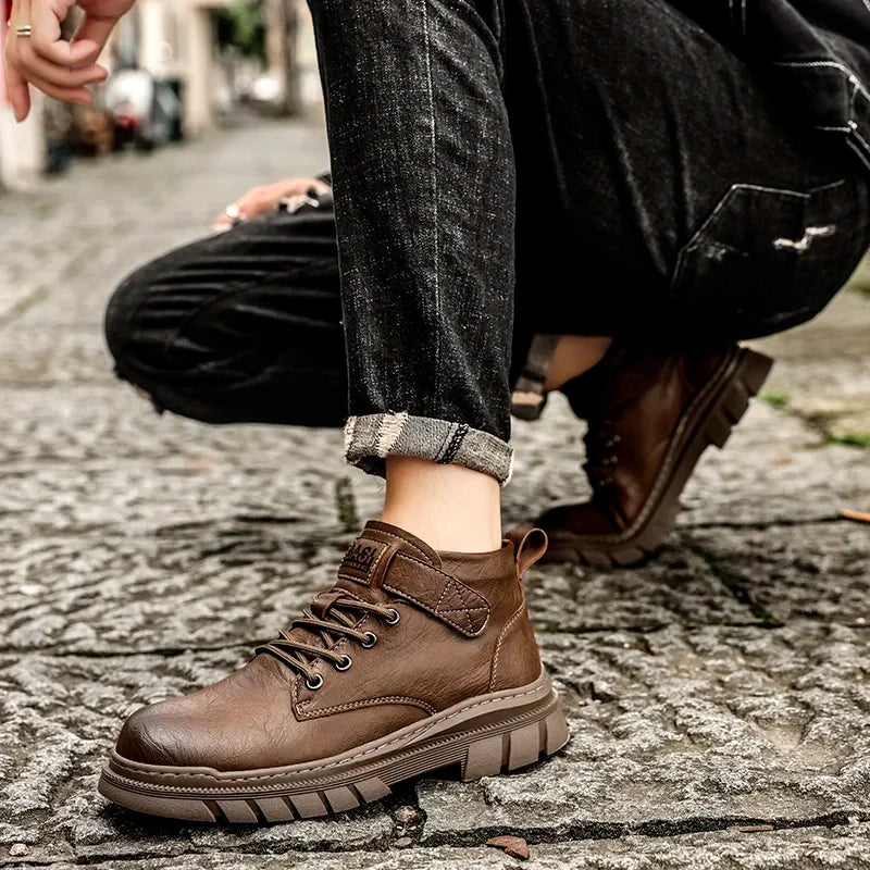 Bota masculina Vanguard en cuero 100% legítimo + REGALOS: Cinturón de cuero, billetera y reloj.